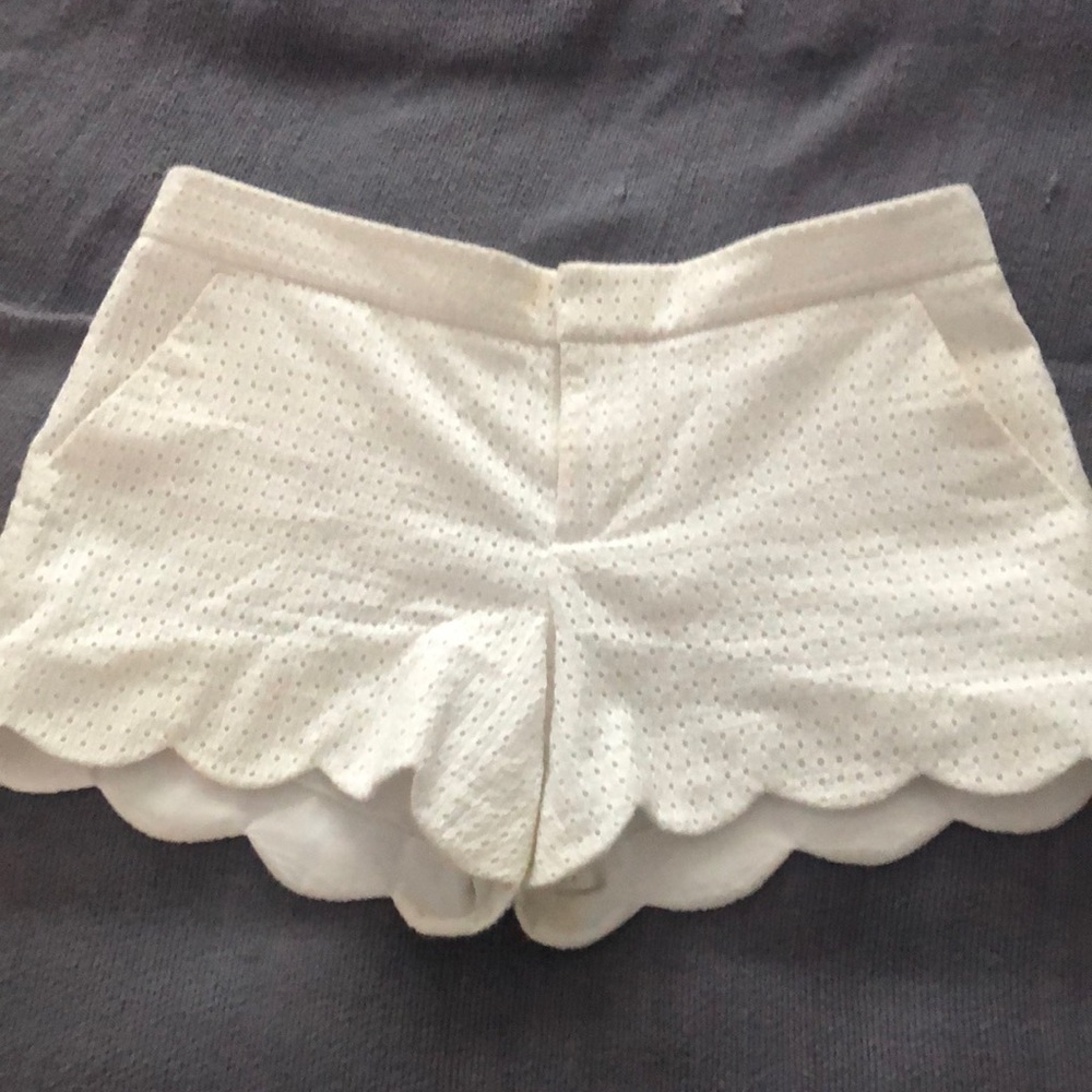 Club Monaco White Scalloped Women Shorts